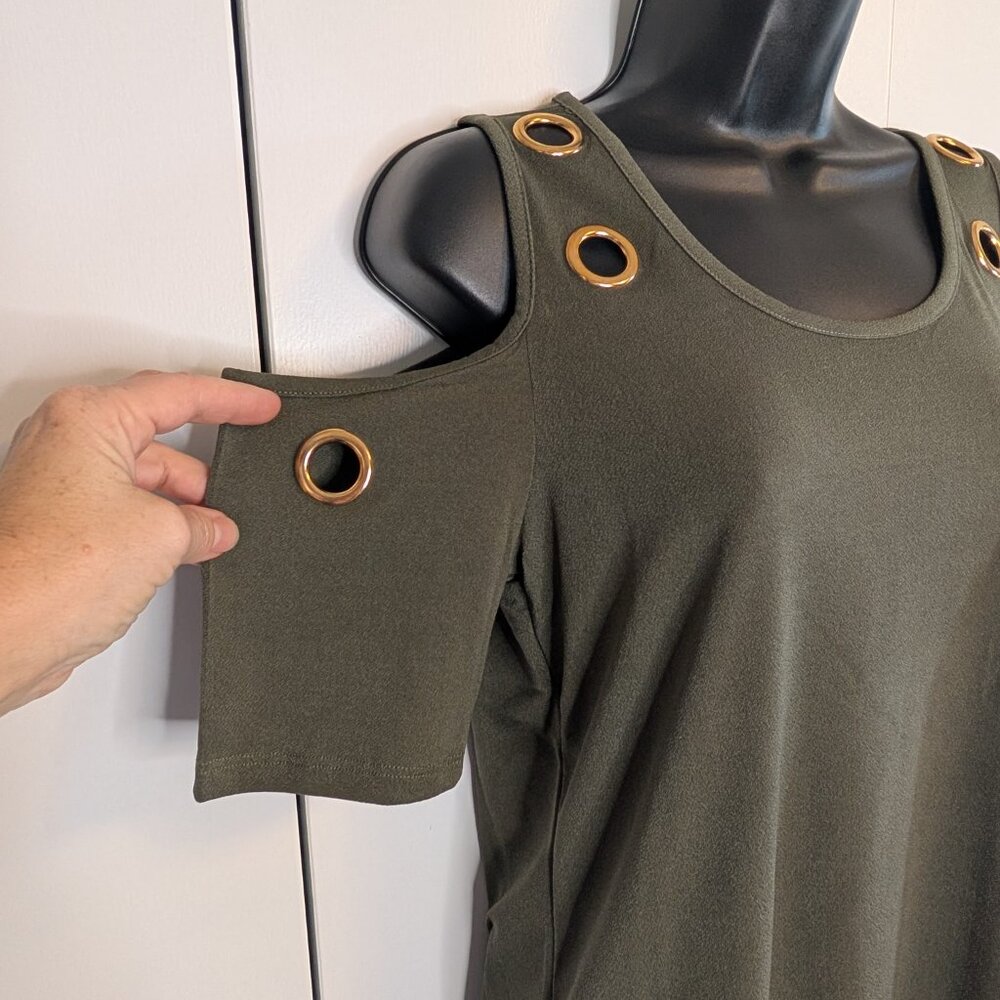 Louise Paris cold-shoulder short sleeve blouse. Medium - Picture 2 of 6